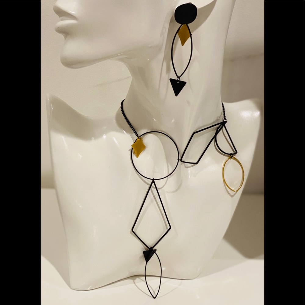 Earring/necklace set in gold and black.